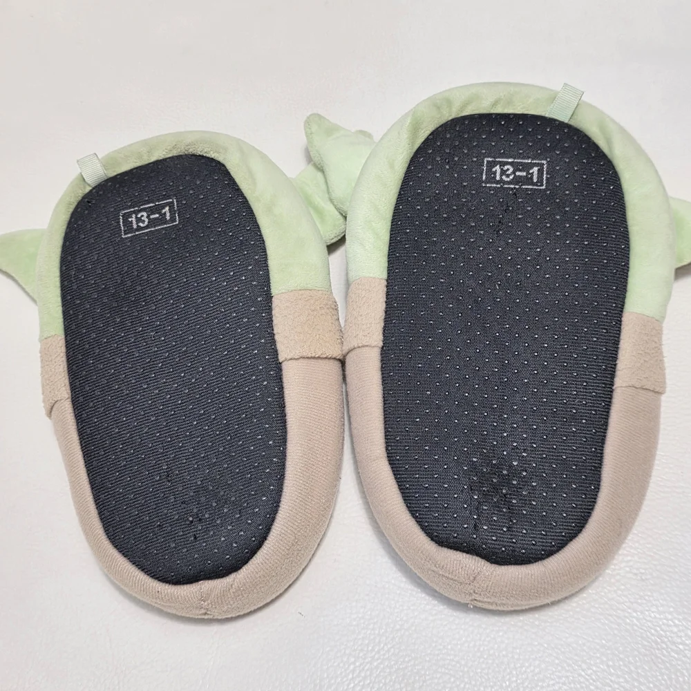 The Mandalorian Child Plush Green Baby Yoda Character Slippers Size 13/1 Youth
